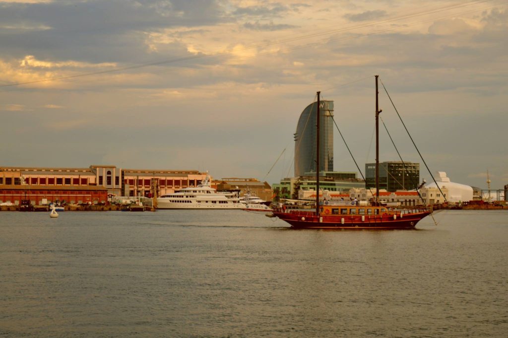 Best of Barcelona: the harbor and Barceloneta