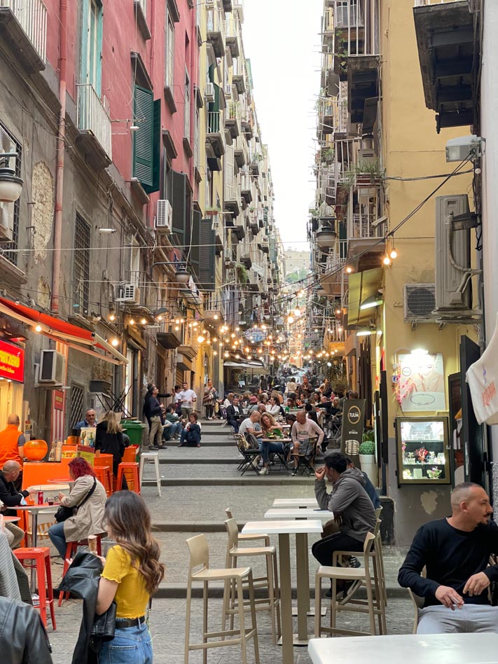 Viaggiare da soli a Napoli